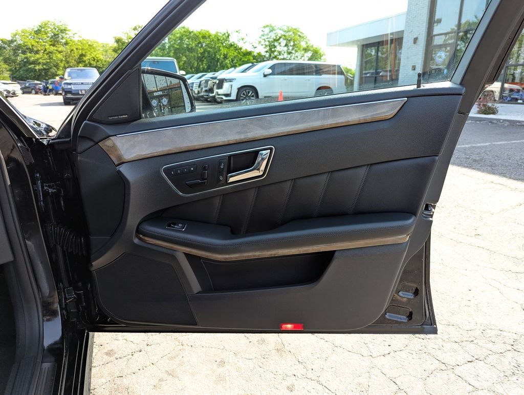 Used 2010 Mercedes-Benz E 350 4MATIC Sedan image 32
