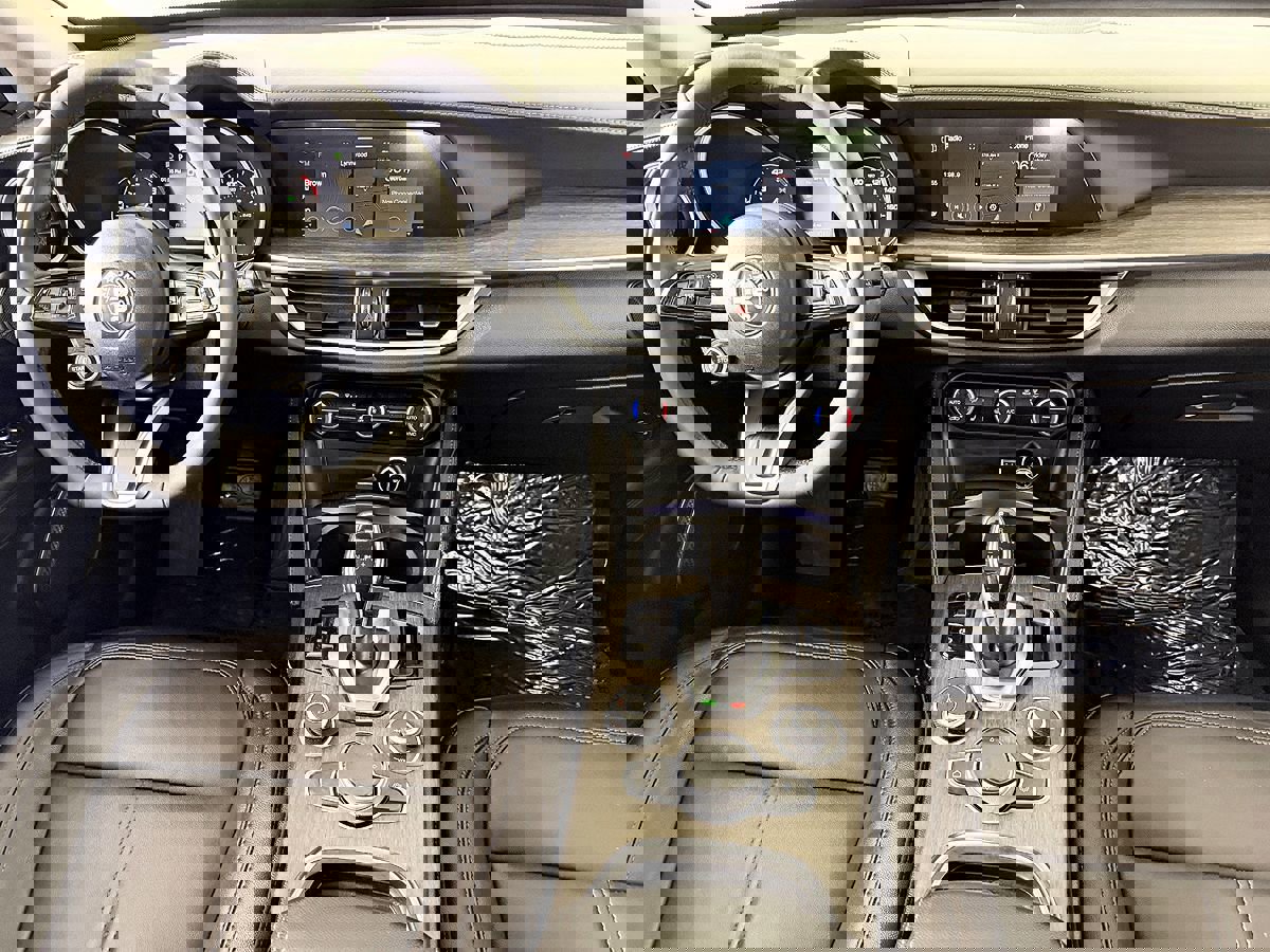 Used 2021 Alfa Romeo Stelvio Ti w/ Premium Package image 23