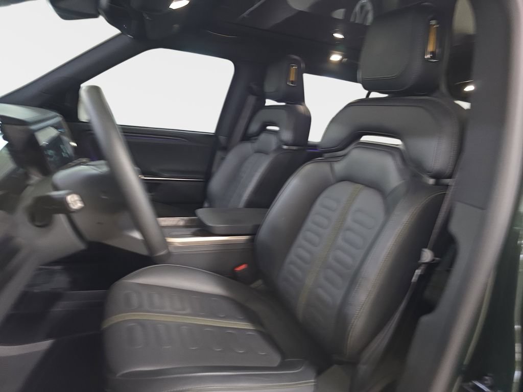 Used 2026 Rivian R1S Adventure AWD/4WD image 17