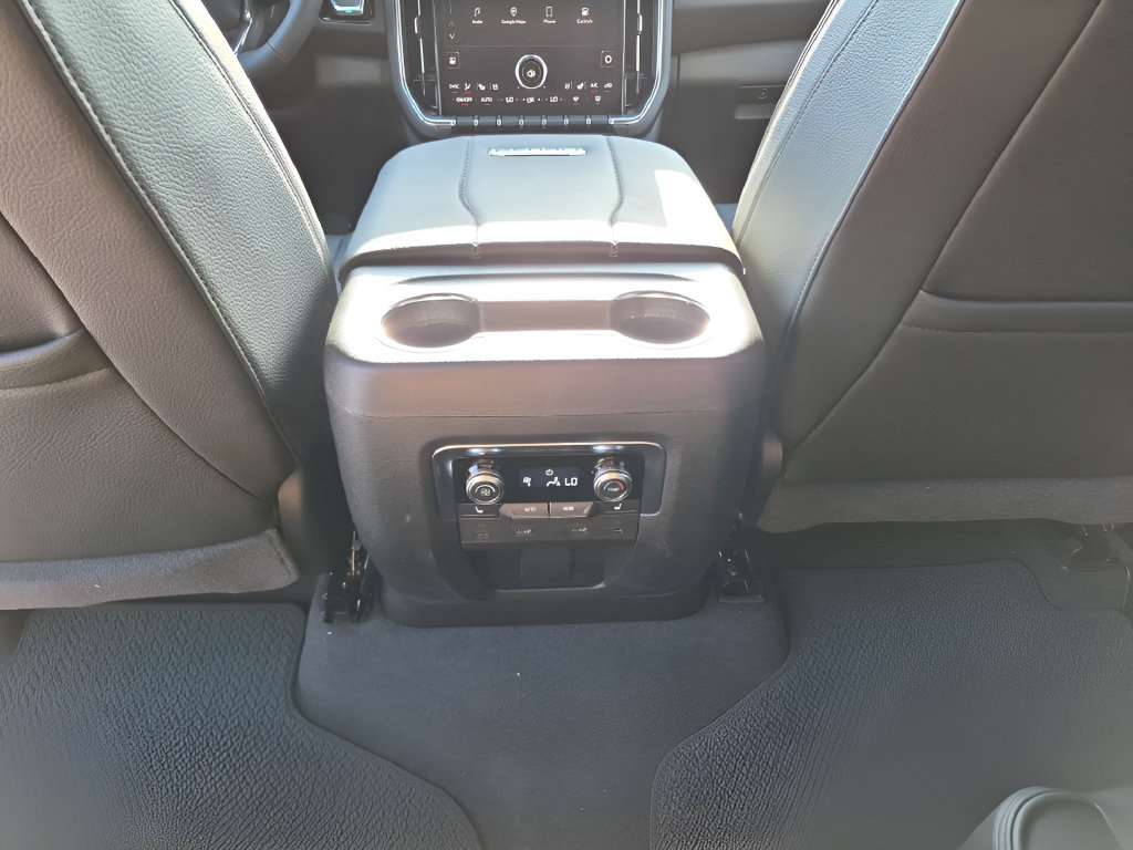 New 2026 GMC Yukon Denali w/ Denali Reserve Package AWD/4WD image 31