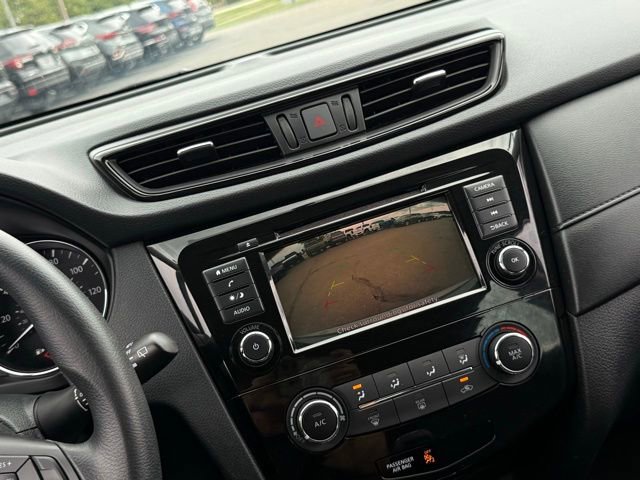 Used 2019 Nissan Rogue S image 4