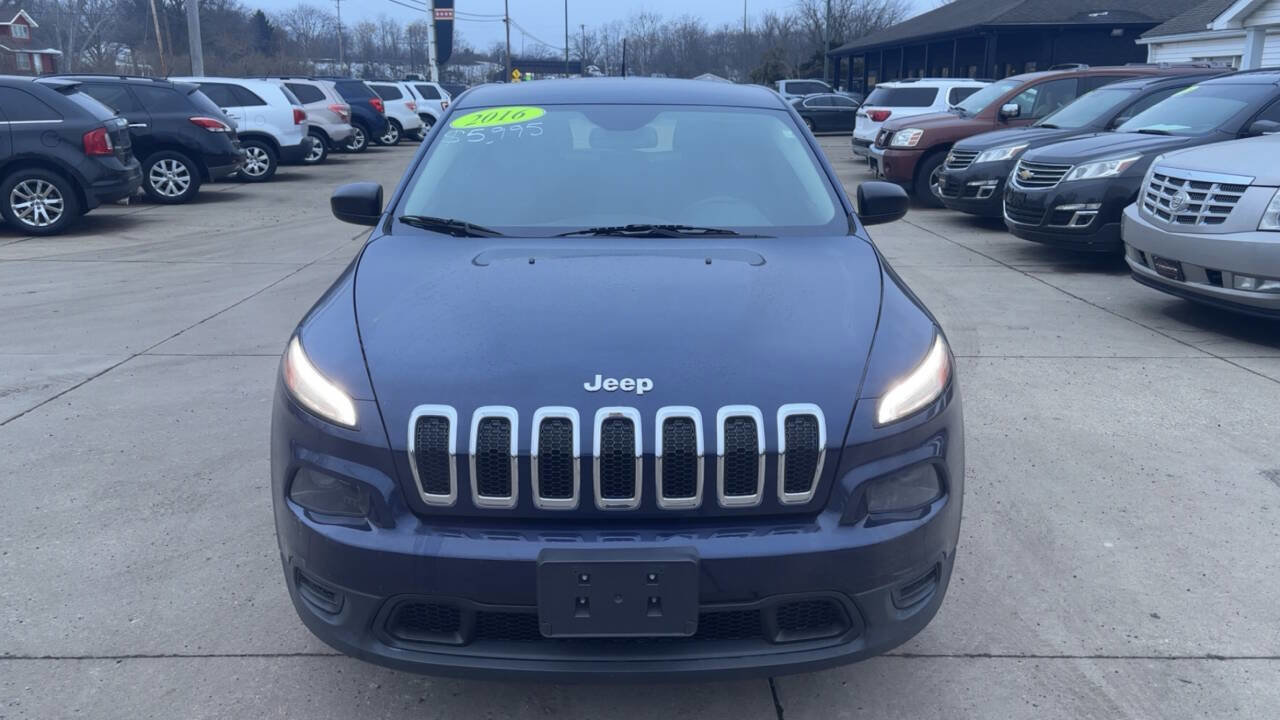 Used 2016 Jeep Cherokee Sport FWD image 9