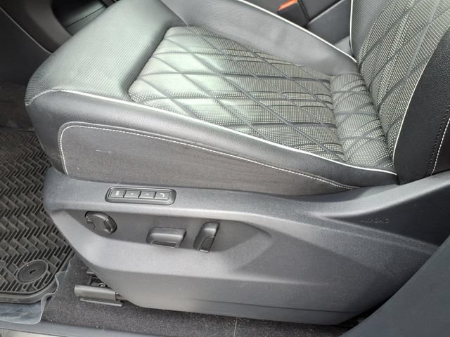 Used 2025 Volkswagen Atlas SEL Premium R-Line AWD/4WD image 16