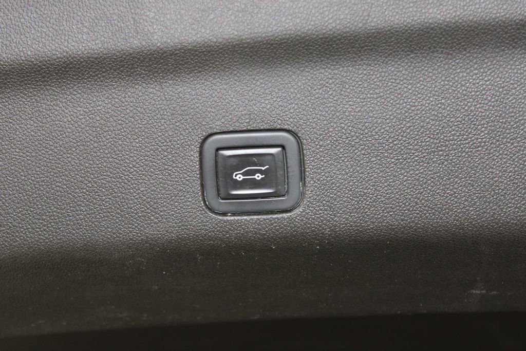 Used 2021 Chevrolet Tahoe LT image 16