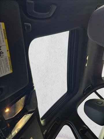 Used 2025 BMW 330i Sedan w/ M Sport Package image 15