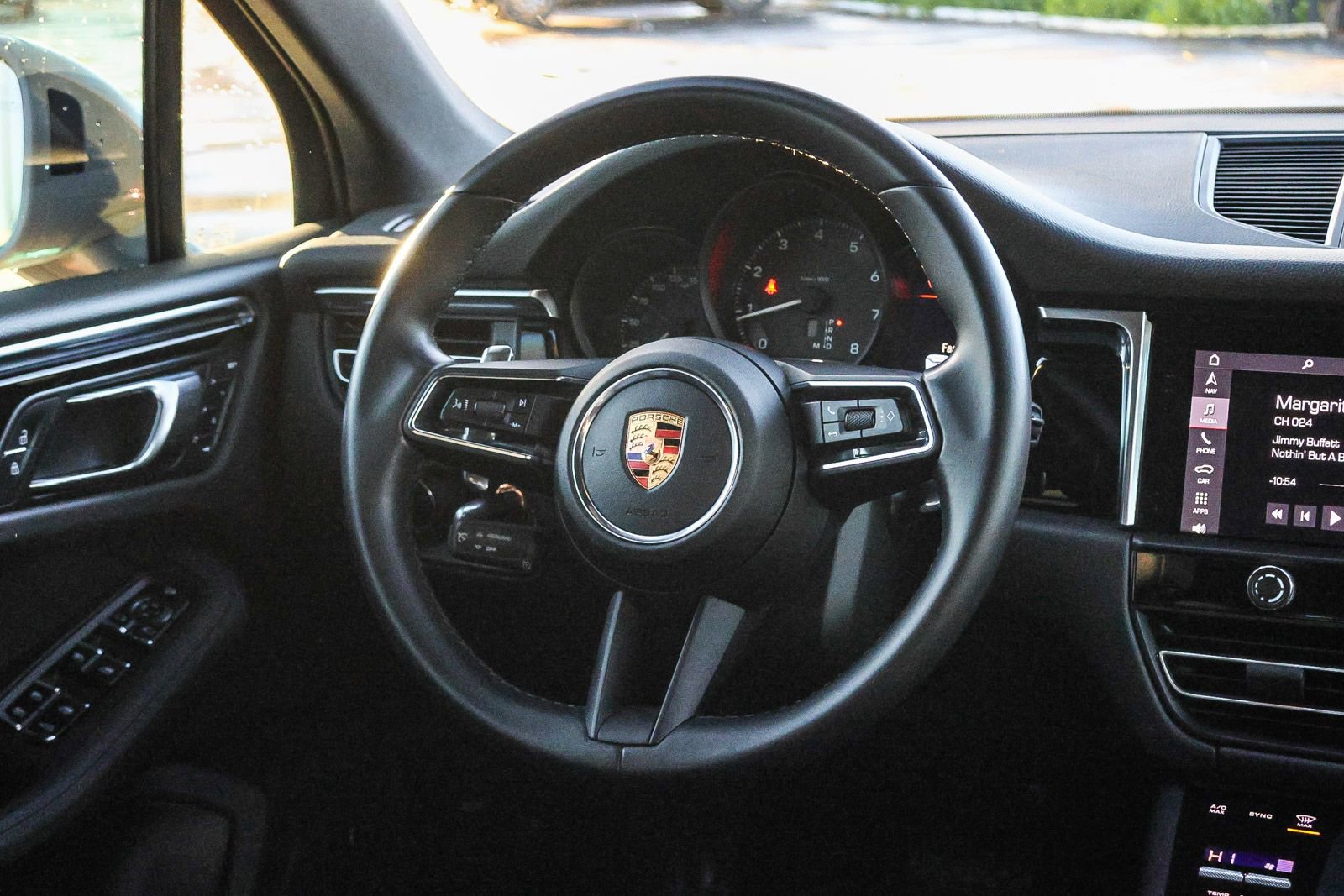 Used 2022 Porsche Macan Base image 25