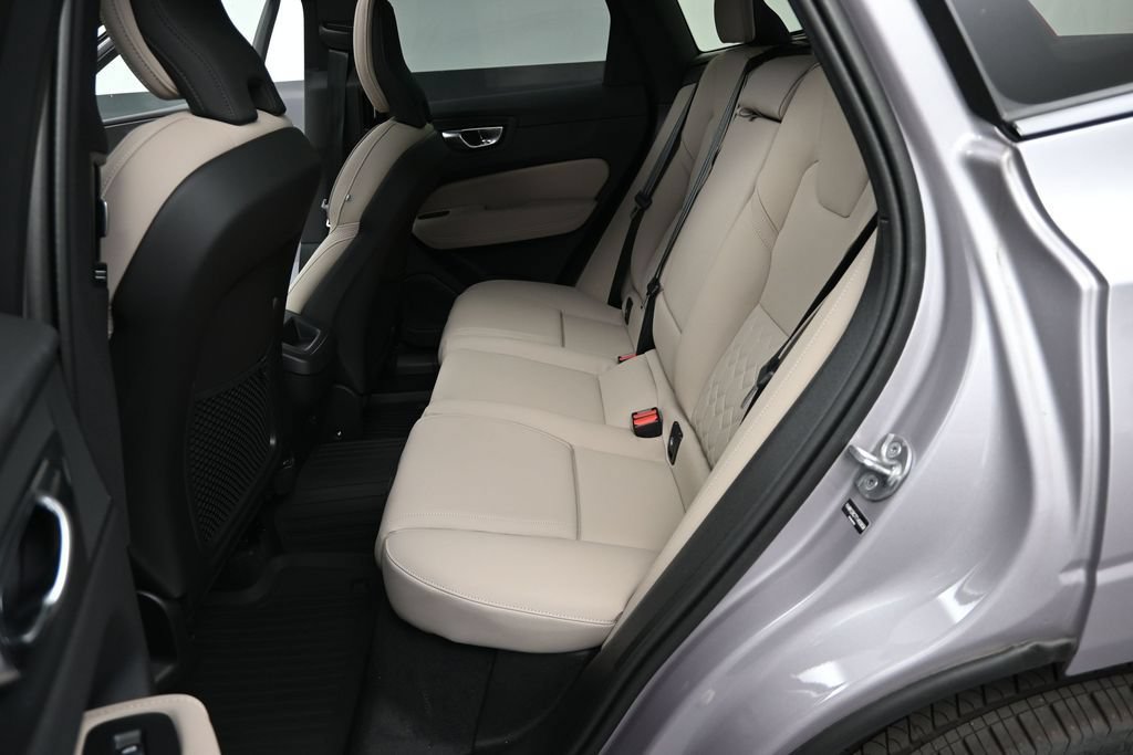 New 2026 Volvo XC60 B5 Plus w/ Climate Package PRO AWD/4WD image 14