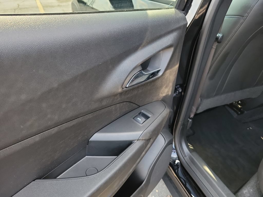 Used 2025 Chevrolet Trax LT FWD image 18