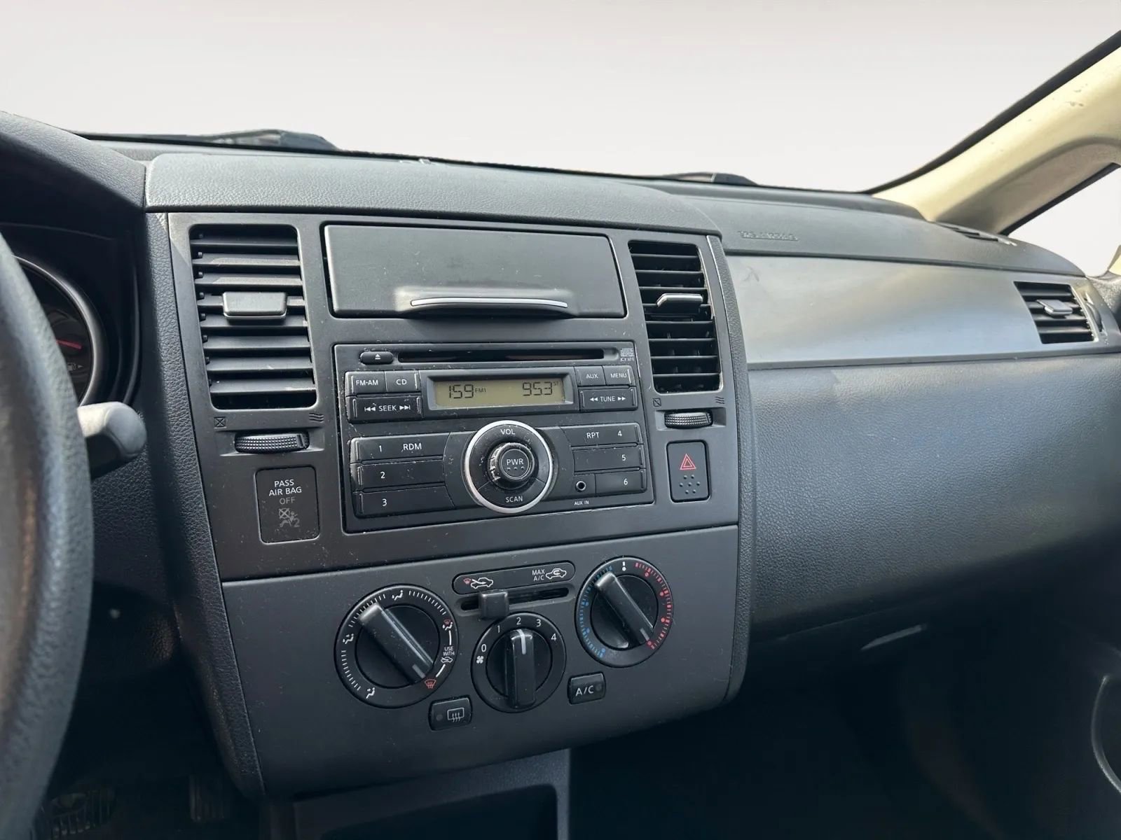 Used 2011 Nissan Versa 1.8 S w/ Plus Pkg image 9