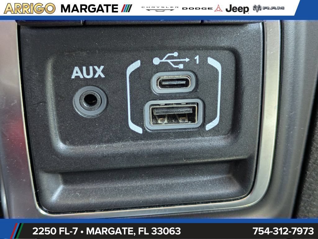 Used 2025 Jeep Wrangler Unlimited Sahara AWD/4WD image 22