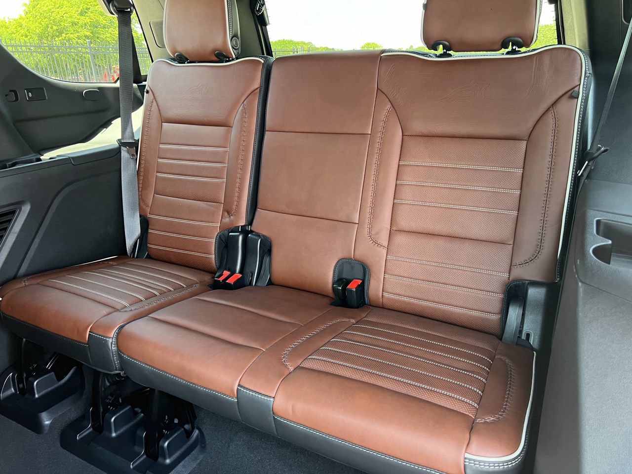 Used 2023 GMC Yukon Denali Ultimate AWD/4WD image 24