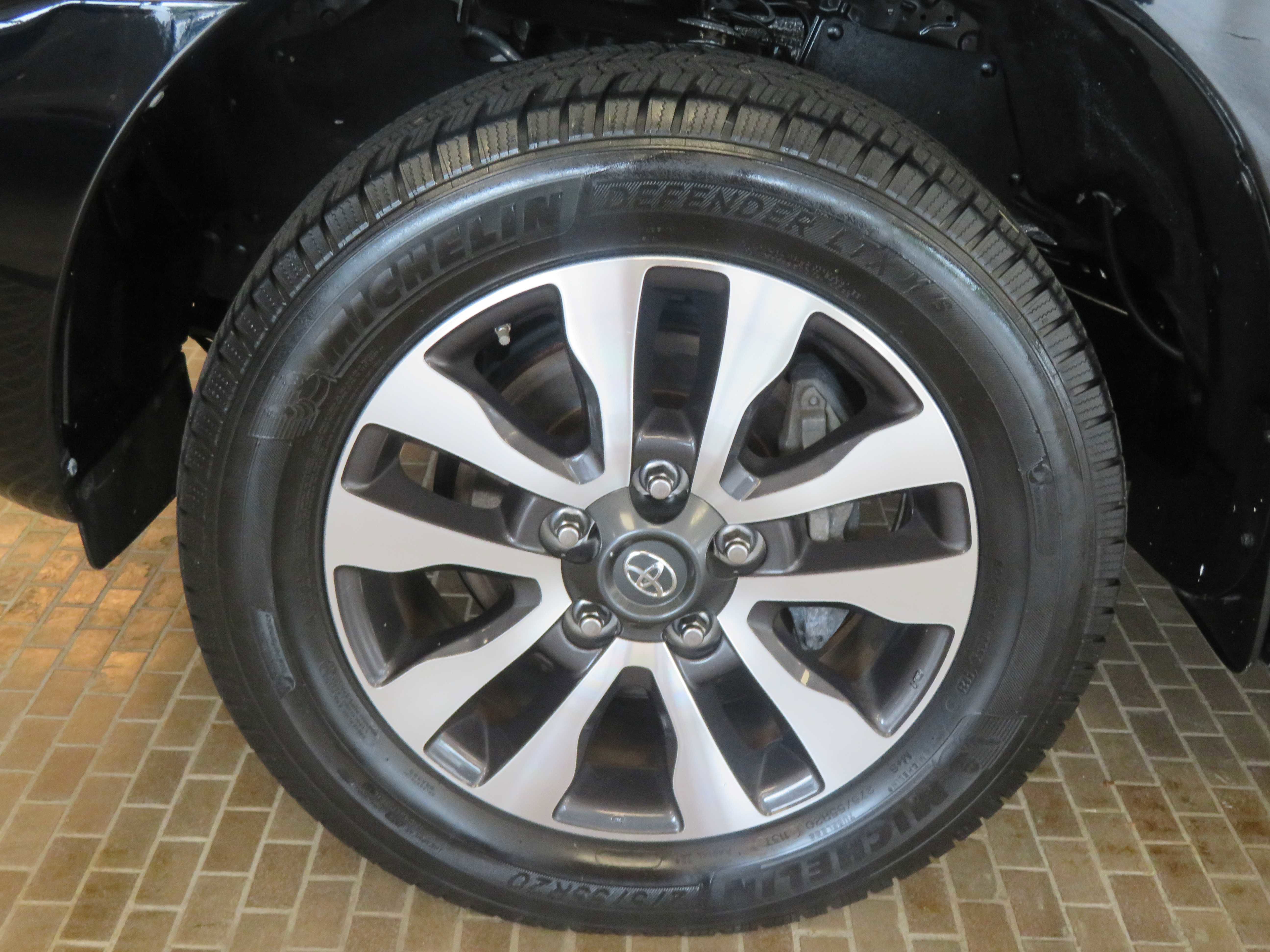 Used 2019 Toyota Sequoia Limited w/ Safety & Convenience Package RWD image 8