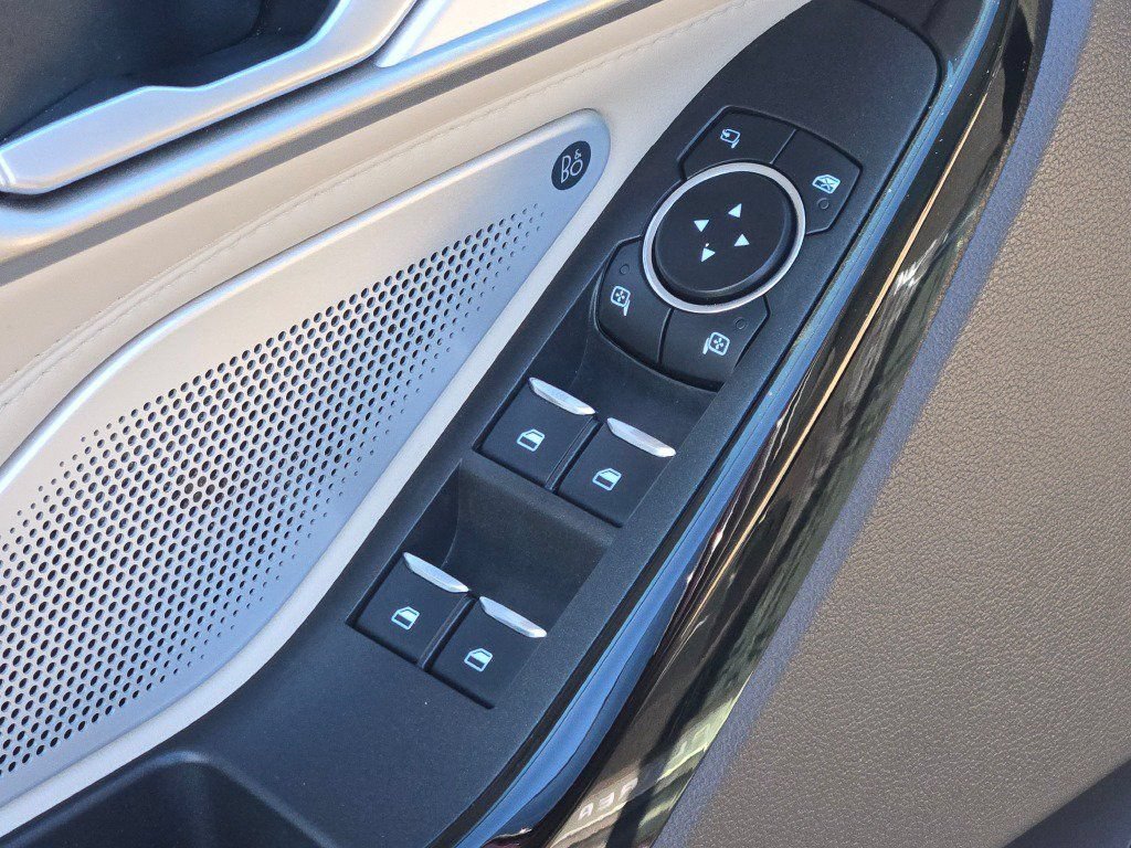 Certified 2023 Ford Explorer Platinum w/ Technology Package AWD/4WD image 27
