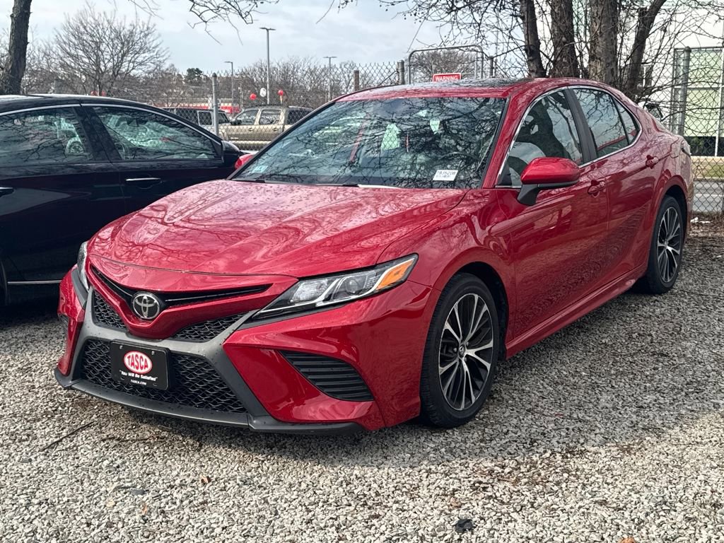 Used 2019 Toyota Camry SE image 3