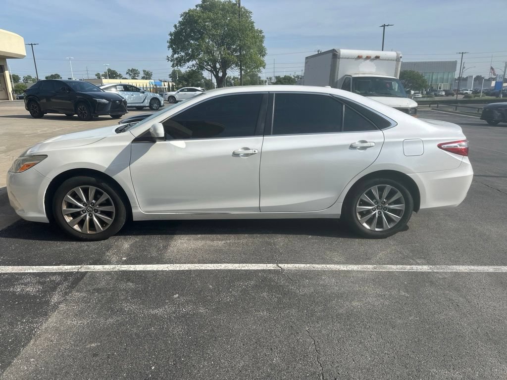 Used 2016 Toyota Camry XLE FWD image 2