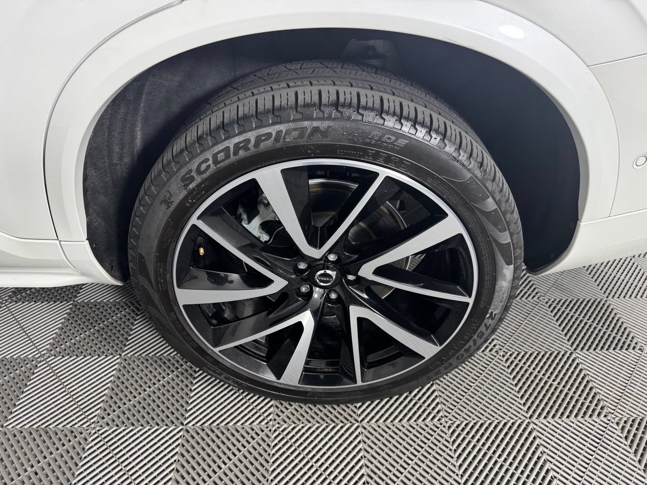 Used 2024 Volvo XC90 B5 Plus AWD/4WD image 40