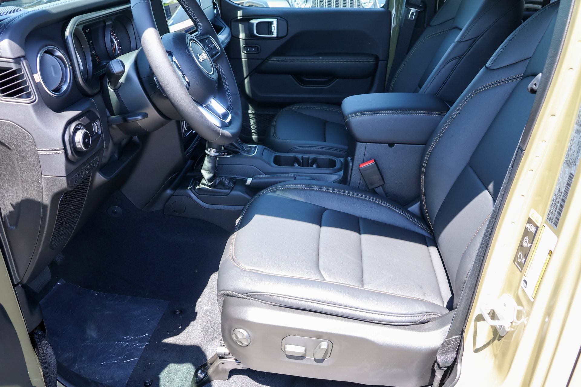 New 2026 Jeep Wrangler Unlimited Sahara AWD/4WD image 4