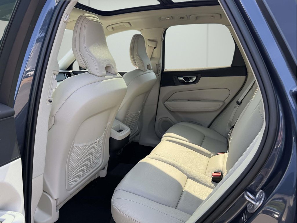 Used 2023 Volvo XC60 B5 Plus AWD/4WD image 14