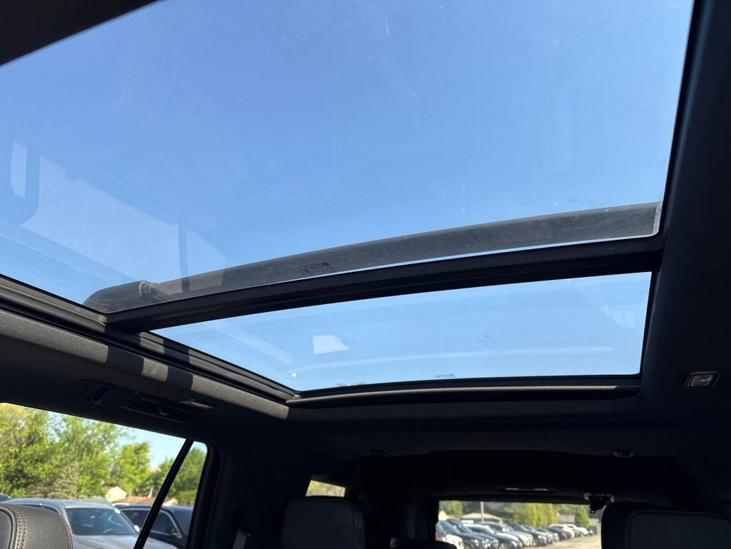 Used 2022 Chevrolet Tahoe RST w/ Luxury Package AWD/4WD image 19