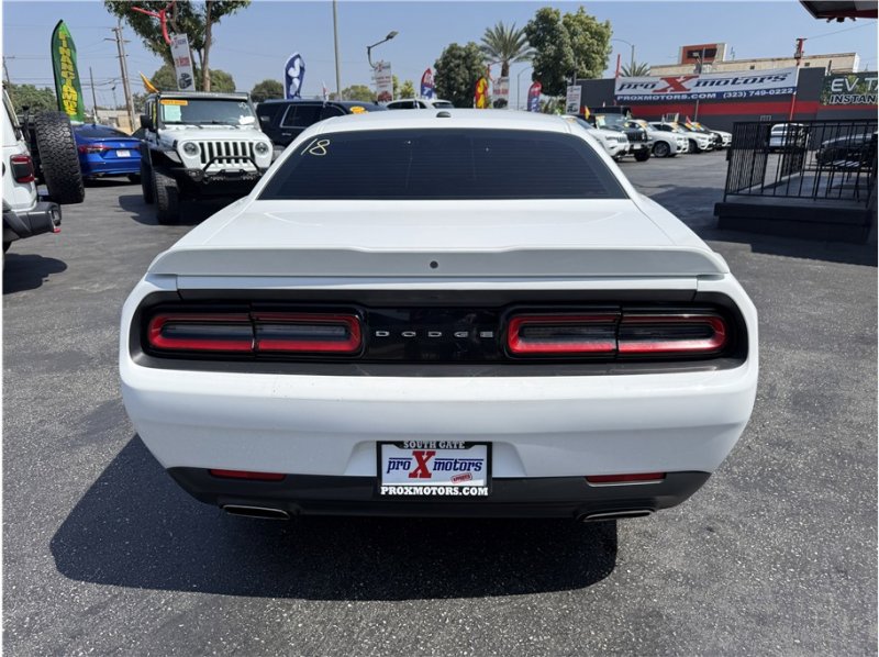 Used 2019 Dodge Challenger SXT image 5