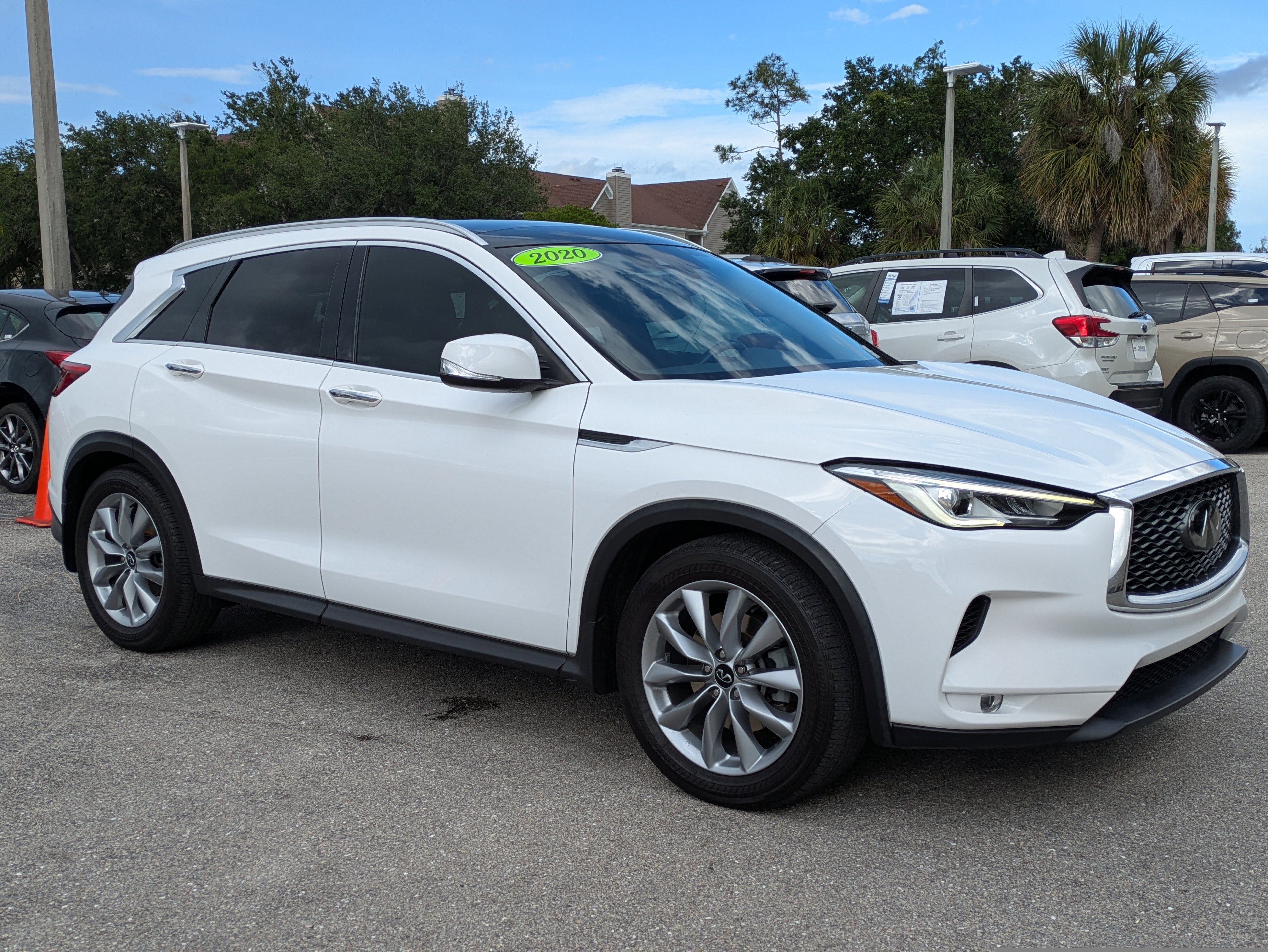 Used 2020 INFINITI QX50 Luxe w/ Navigation Package FWD image 2