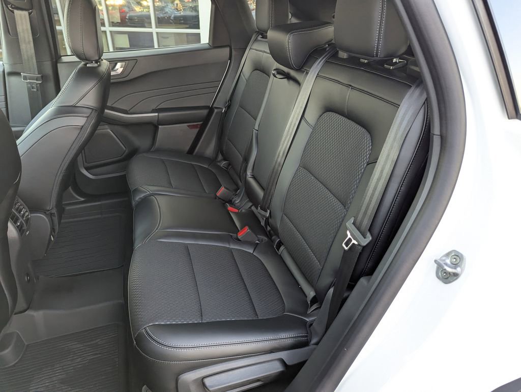 New 2026 Ford Escape SE w/ Class II Trailer Tow Package FWD image 29