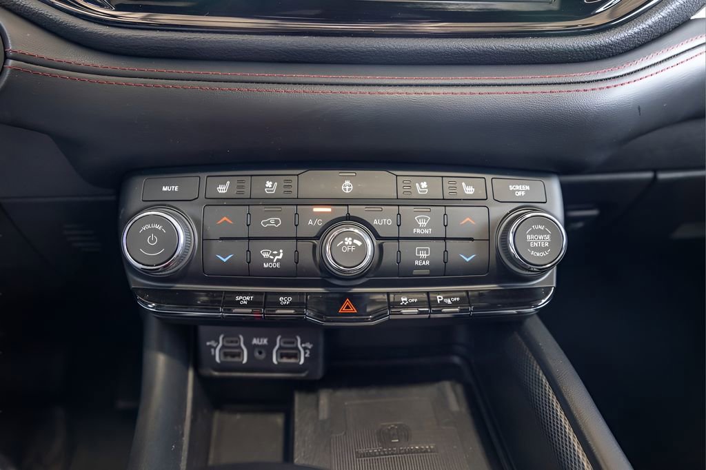 Used 2022 Dodge Durango R/T w/ Blacktop Package AWD/4WD image 29