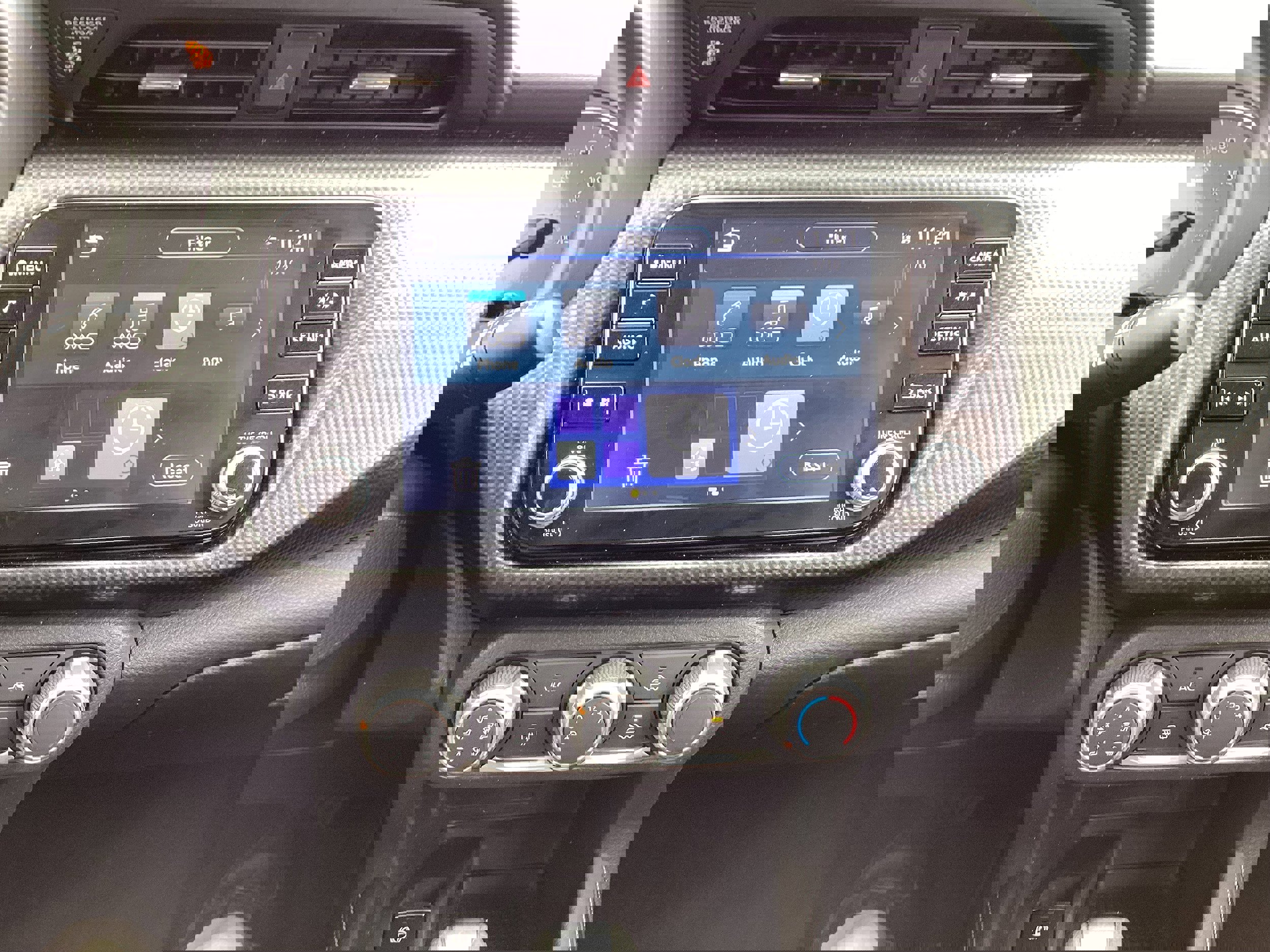 Used 2024 Nissan Kicks SV w/ Interior Electronics Package image 18