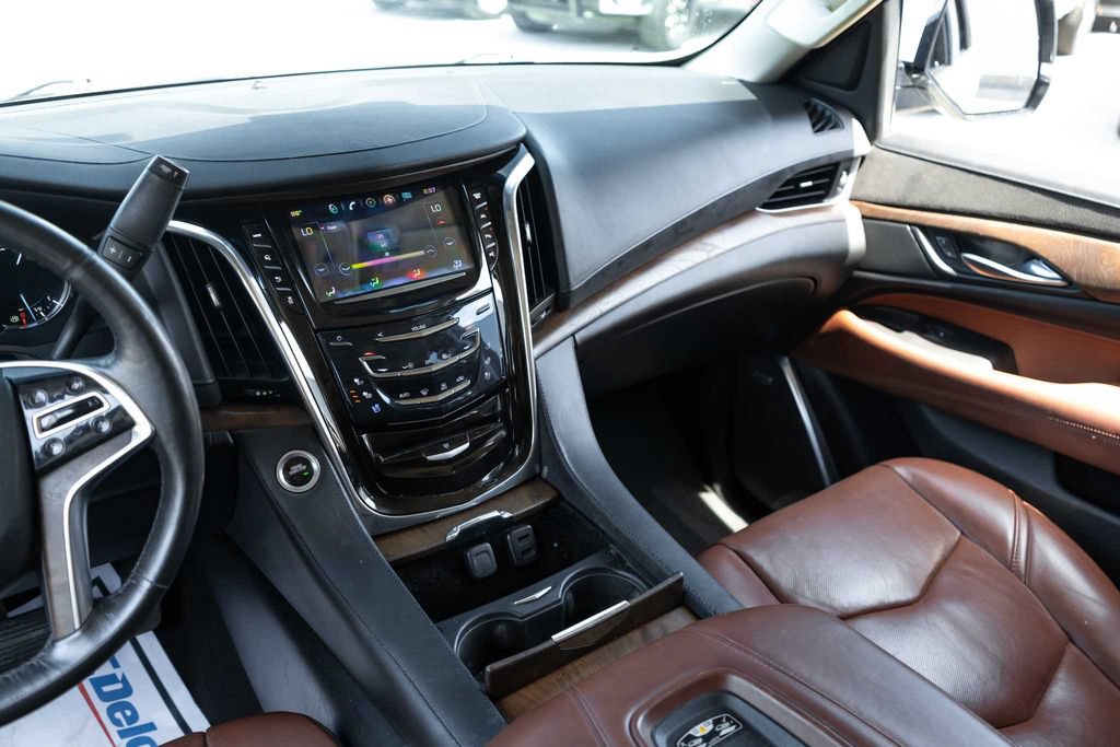 Used 2017 Cadillac Escalade Premium Luxury RWD image 20
