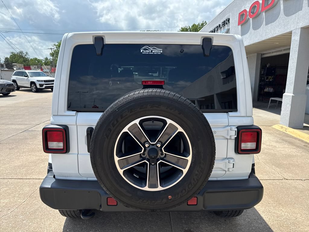 Used 2023 Jeep Wrangler Unlimited Sahara AWD/4WD image 4