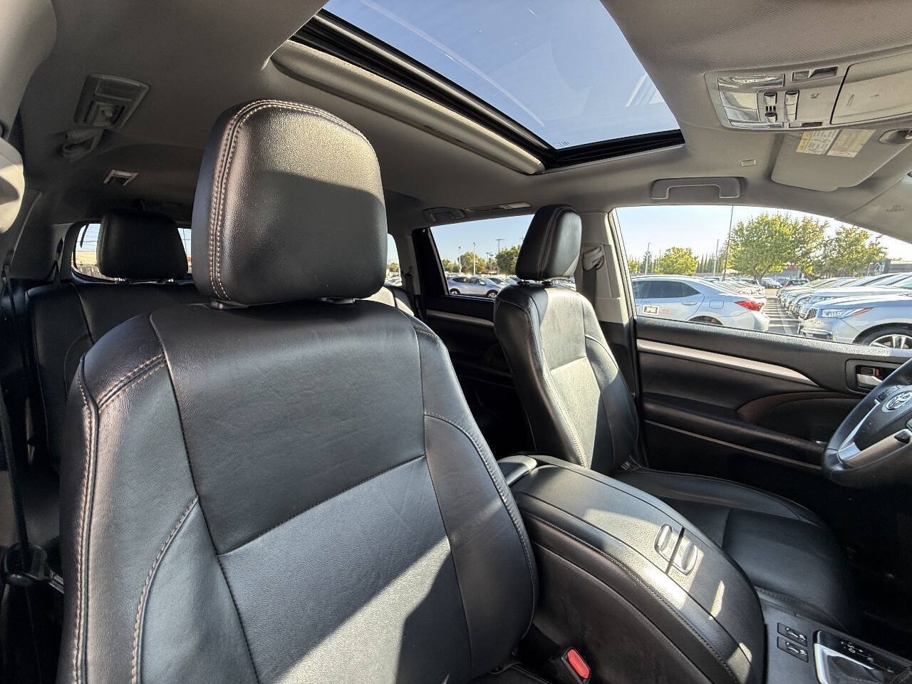 Used 2018 Toyota Highlander XLE FWD image 21