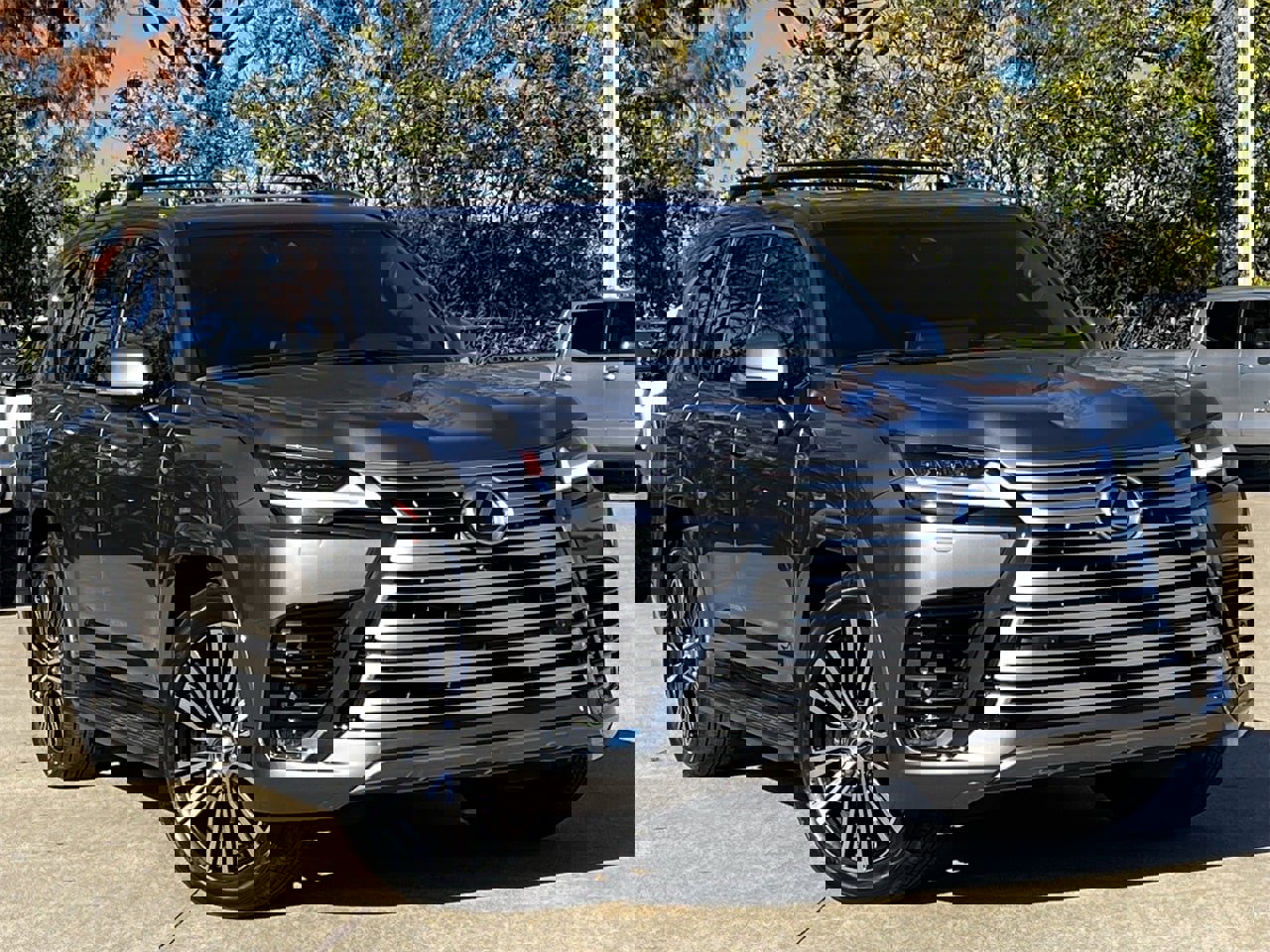 Used 2024 Lexus LX 600 4WD w/ Luxury Package image 2