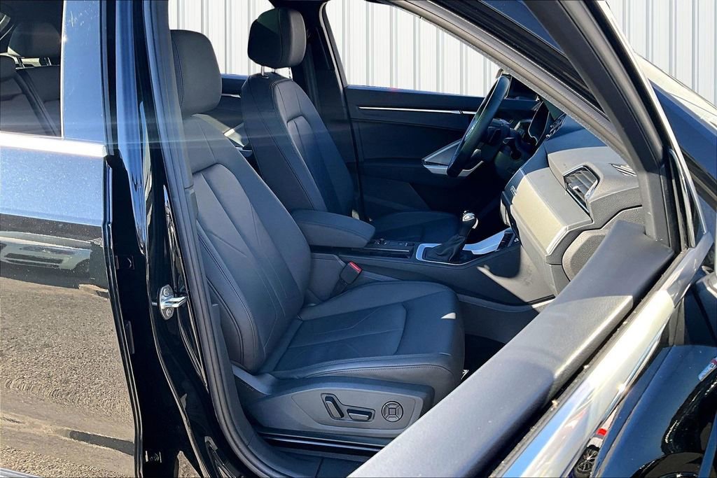 Used 2025 Audi Q3 2.0T Premium w/ Convenience Package image 29