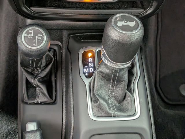 Used 2025 Jeep Wrangler Unlimited Sahara w/ Safety Group image 21