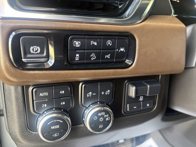 Used 2025 GMC Yukon Denali Ultimate w/ LPO, Floor Liner Package AWD/4WD image 19