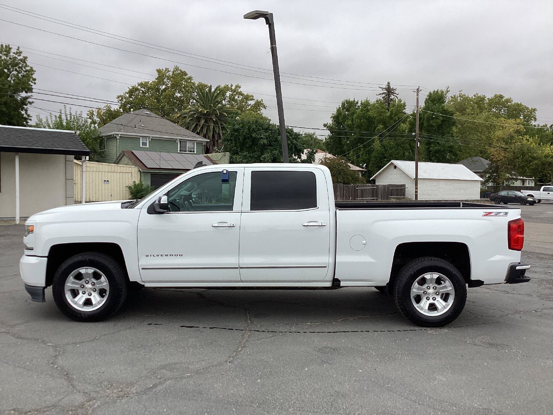 Used 2017 Chevrolet Silverado 1500 LTZ Z71 w/ LTZ Plus Package AWD/4WD image 6