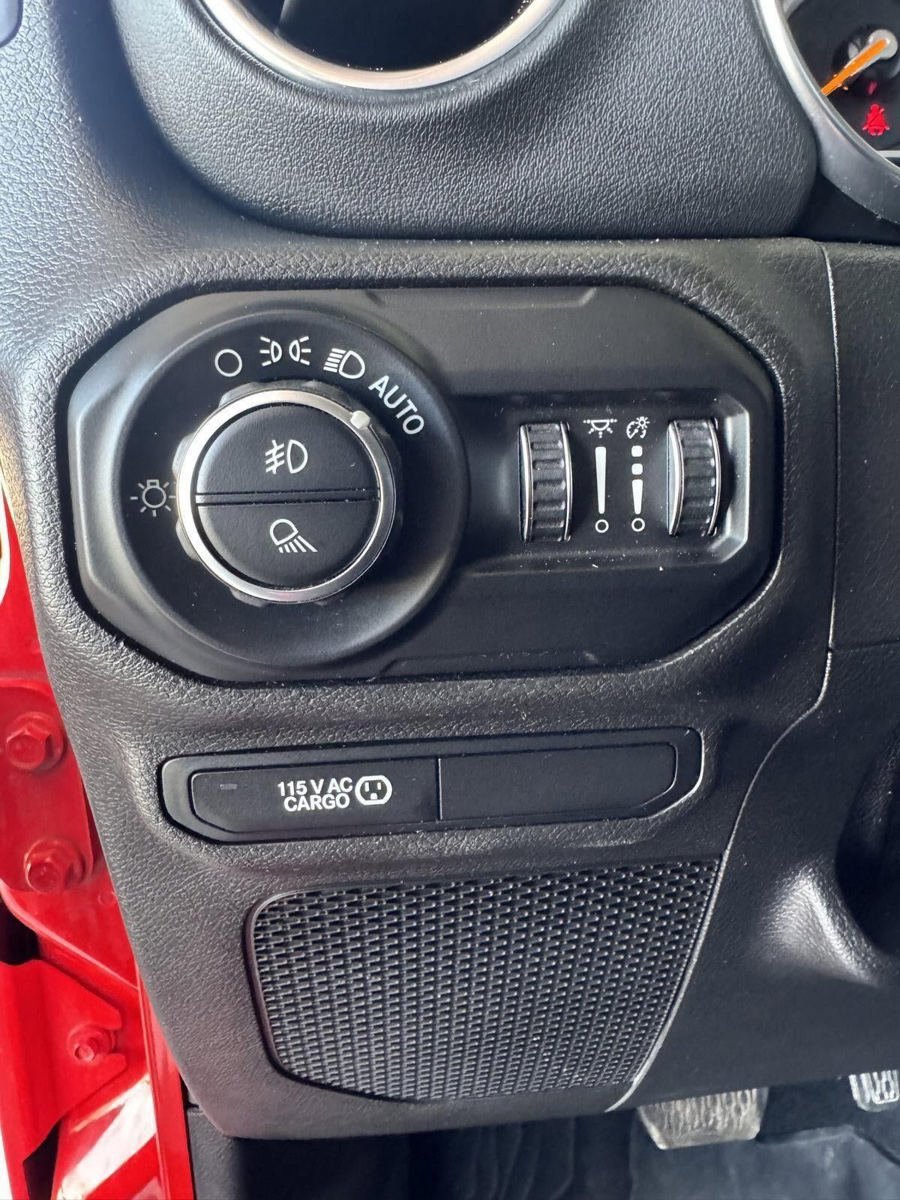 Used 2020 Jeep Gladiator Overland AWD/4WD image 12