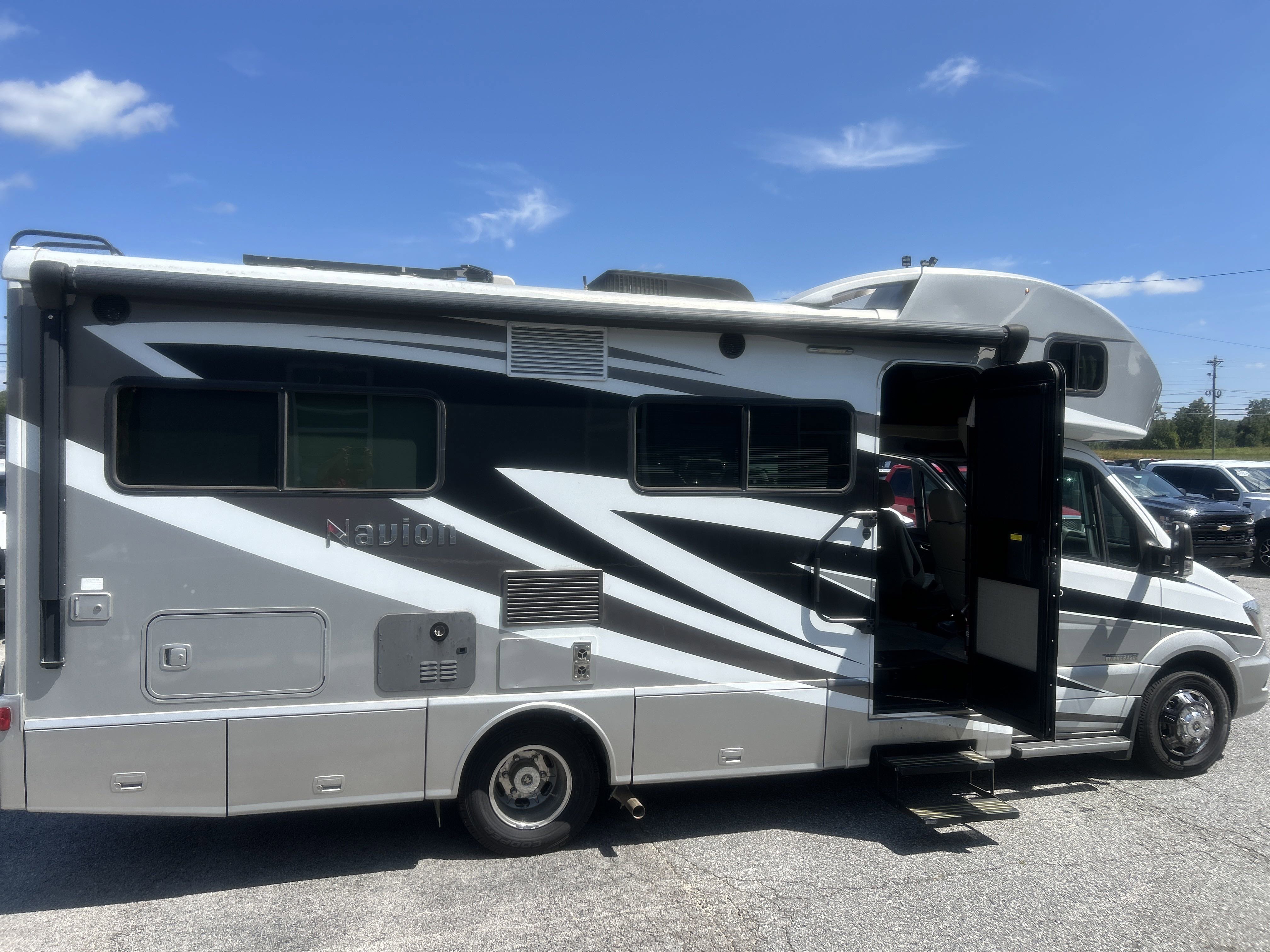 Used 2015 Mercedes-Benz Sprinter 3500 image 10