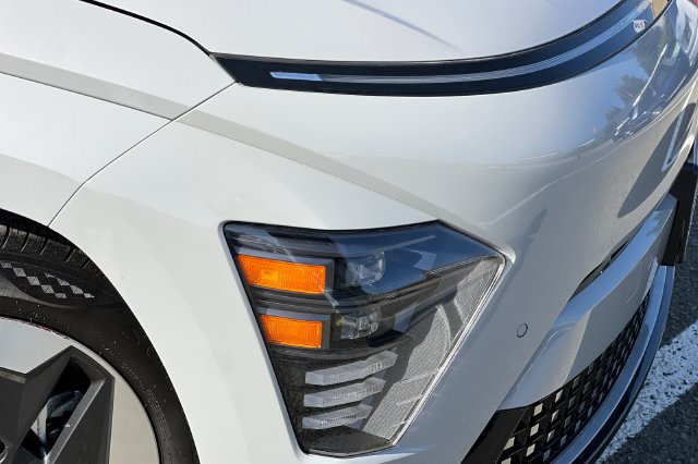 Certified 2025 Hyundai Kona Limited FWD image 38