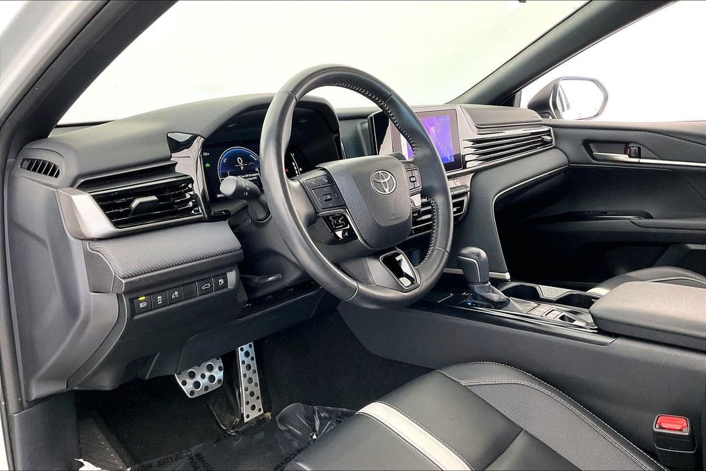 Used 2025 Toyota Camry SE image 18