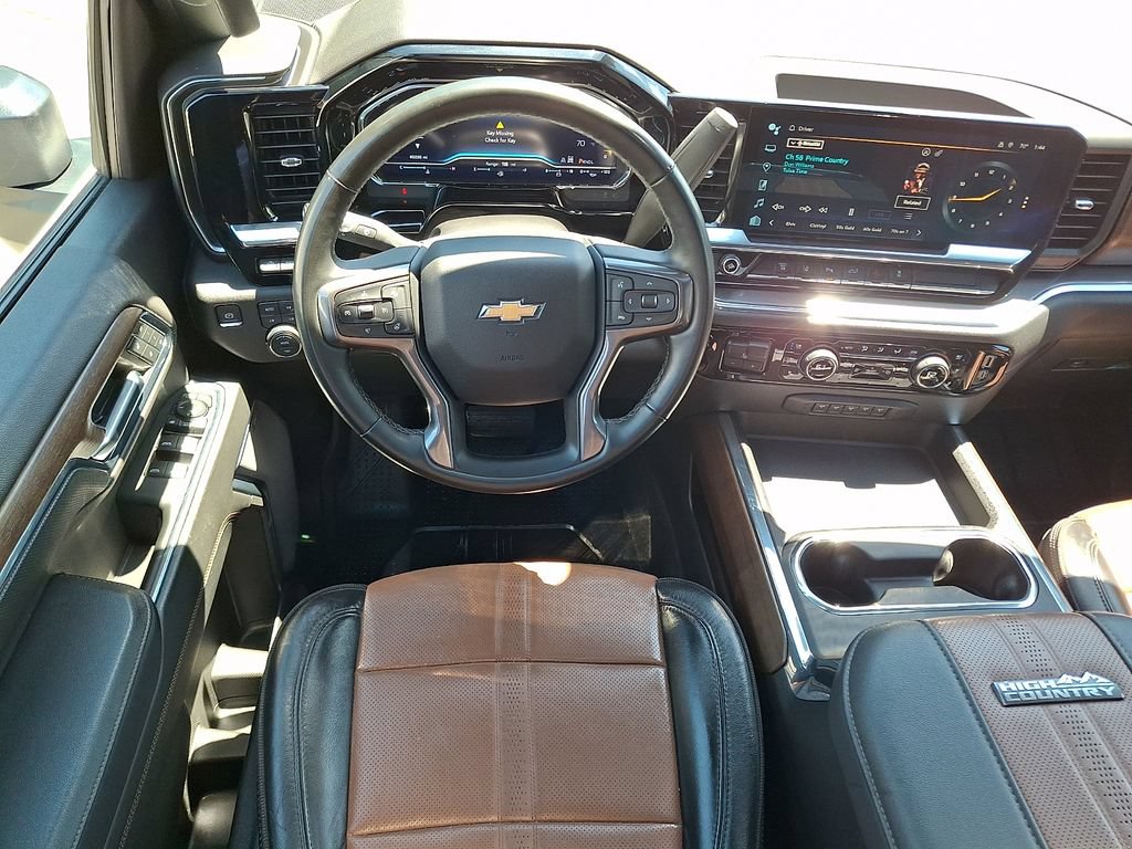 Used 2024 Chevrolet Silverado 3500 High Country w/ High Country Premium Package AWD/4WD image 2