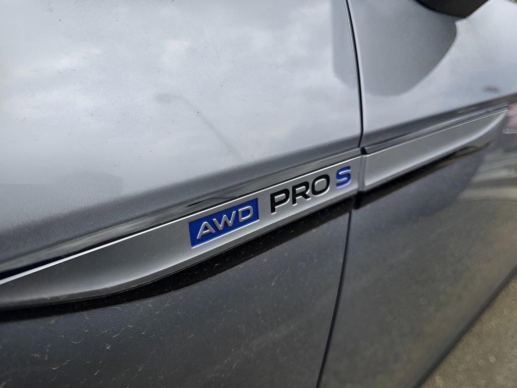 Used 2023 Volkswagen ID.4 Pro S AWD/4WD image 18