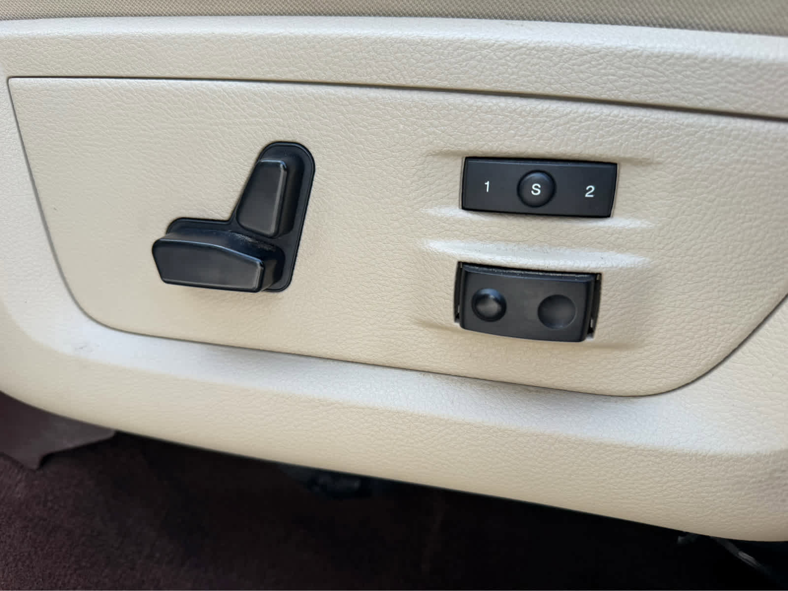 Used 2015 RAM 1500 Laramie w/ Convenience Group RWD image 23