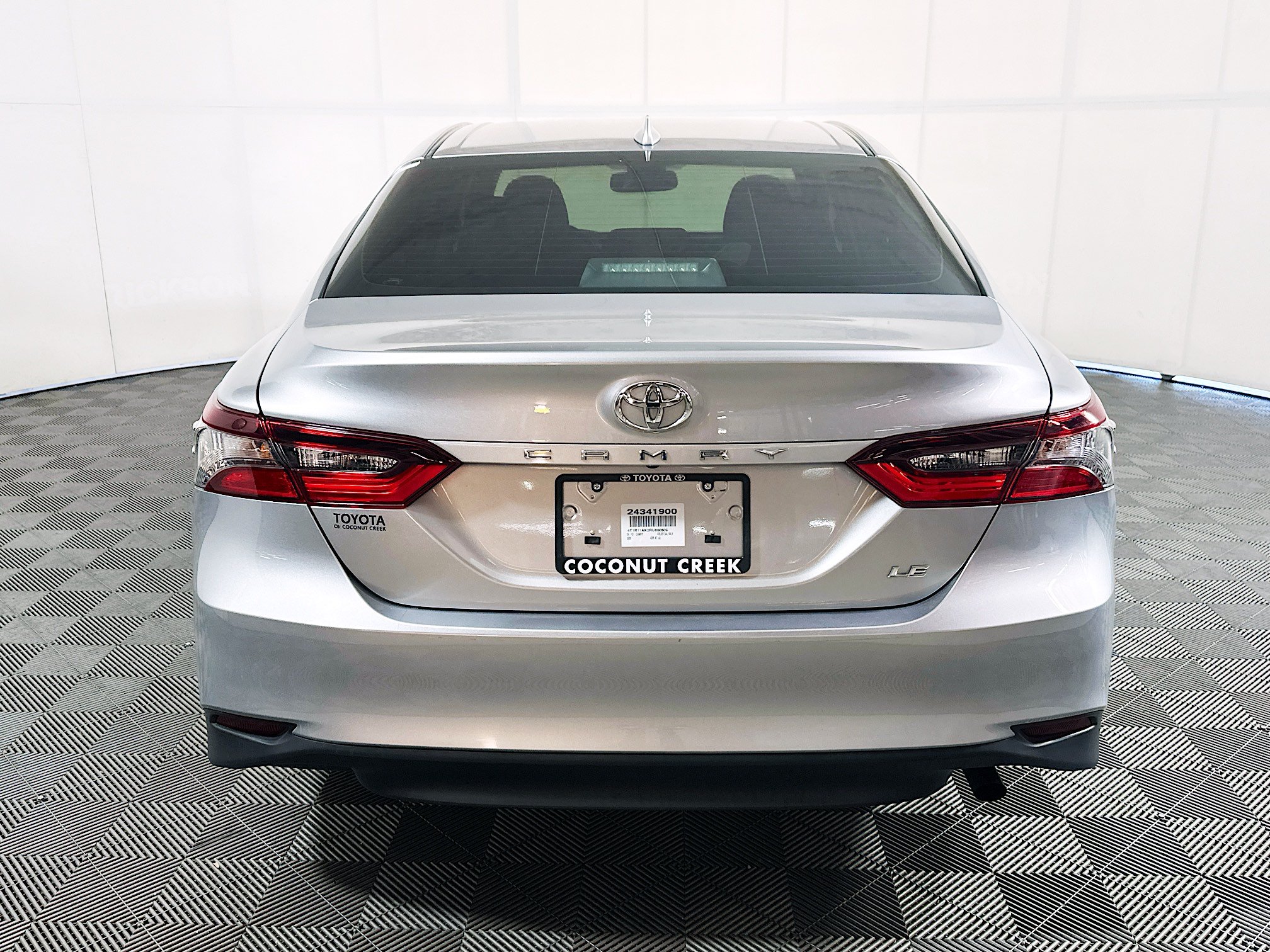 Used 2024 Toyota Camry LE w/ Convenience Package FWD image 4