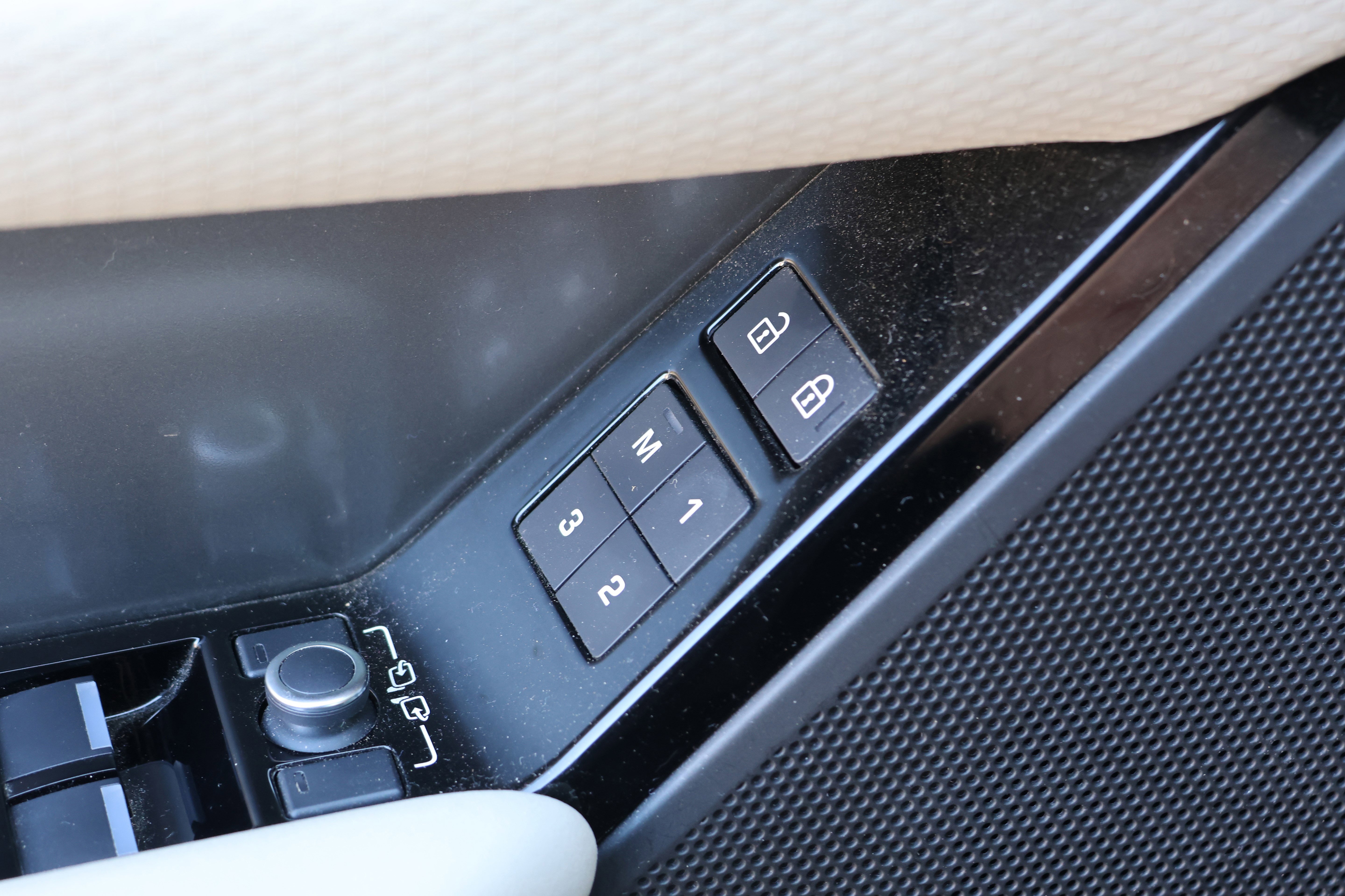 Used 2023 Land Rover Range Rover Velar S image 13