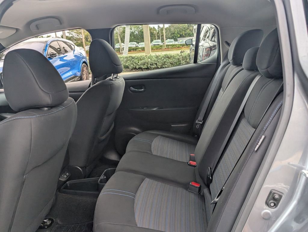 Used 2024 Nissan Leaf S image 12
