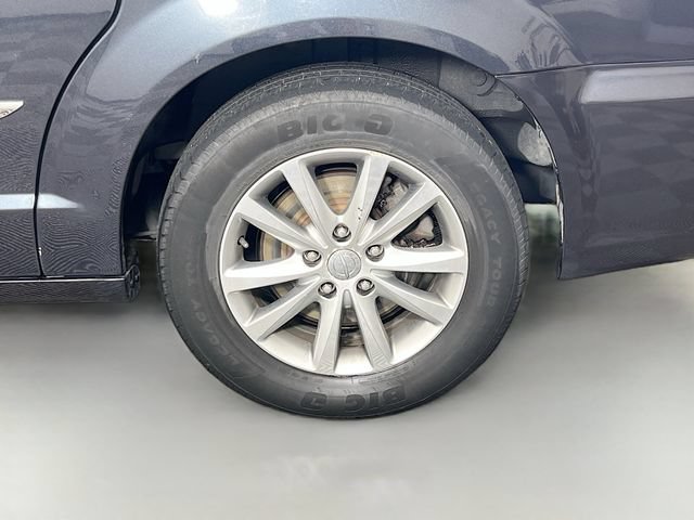 Used 2014 Chrysler Town & Country Touring-L FWD image 10
