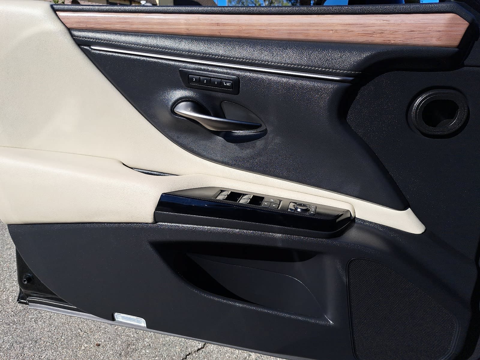 Used 2024 Lexus ES 350 w/ Premium Package FWD image 28