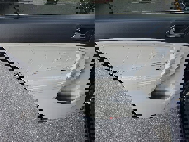 Certified 2023 Volkswagen Tiguan SE image 8