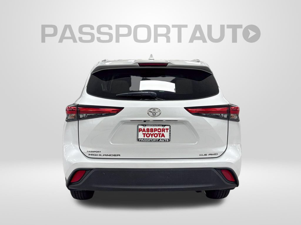 Used 2022 Toyota Highlander XLE AWD/4WD image 7